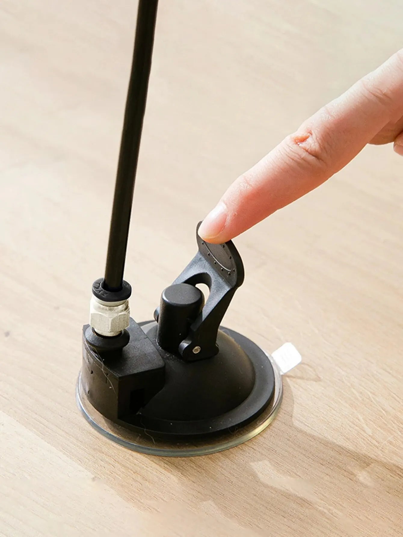 Brinquedo interativo que simula pássaro voando